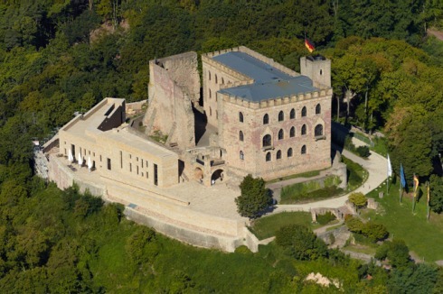 Auszeichnung: Hambacher Schloss<br /><a href="/cms/bauwerk.html?id=1205643#.UaYhqUprfng" >Heft 4.09</a><br />