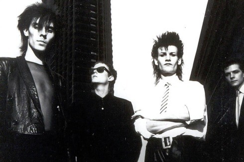 Unter dem Namen "bauhaus" formierten sich 1979 vier britische Kunststudenten zu einer Dark-Wave/Rock-Band.<br />