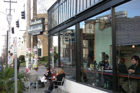 Seattle (USA): In der 301 E Pine Street kann man im "bauhaus books and coffee" Pause machen.<br /><a href="http://www.bauhauscoffee.net/" >www.bauhauscoffee.net</a><br />