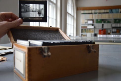 Die Ausstellung "Show and Tell. Architekturgeschichte(n) aus der Sammlung" ist bis 15. Juni zu sehen im Architekturmuseum der TU München in der<br /><a href="http://www.pinakothek.de/kalender/2014-03-13/42040/show-and-tell-architekturgeschichten-aus-der-sammlung" >Pinakothek der Moderne</a><br />
