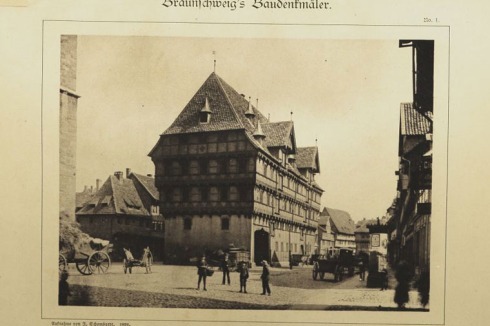 Durch Bombenangriff zerstört: die Alte Waage in Braunschweig ...<br />