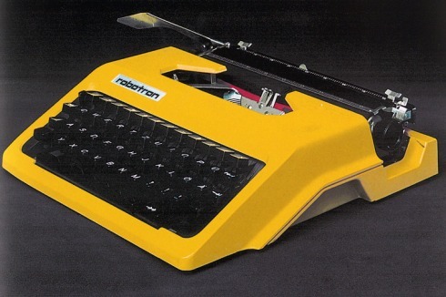 1983: Kleinschreibmaschine Cella, VEB Zentronik Sömmerda von Clauss Dietel<br />