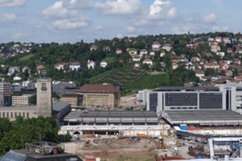 Innere Konsolidierung: Eine der größten Stuttgarter Baustellen liegt am Boden des Kessels: S21. Im Quartier A1 hintern nördlich des Hauptbahnhofs sind die Bauarbeiten schon weit fortgeschritten. In Kürze eröffnet das Einkaufzentrum Milaneo.<br />