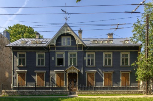 In Pardaugava, den locker bebauten Stadtvierteln am linken Flussufer, finden sich besonders viele hölzerne Stadtvillen in sehr unterschiedlichen Erhaltungszuständen.<br />