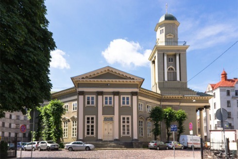 Die evangelisch-lutherische Jesus-Kirche ist der einzige erhaltene Kirchenbau aus Holz, Baujahr 1818-22, Architekt: Christian Breitkreutz<br />