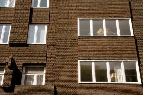 Als bemerkenswerter Art-Déco-Bau mit Anklägen an die Amsterdamer Schule ...<br />