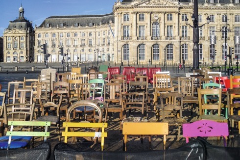 Einer der kleinen Veranstaltungsorte der Biennale an der Place de la Bourse.<br />