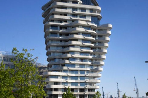 Bauwelt Marco Polo Tower Luxus Wohnen Im Behnisch Turm
