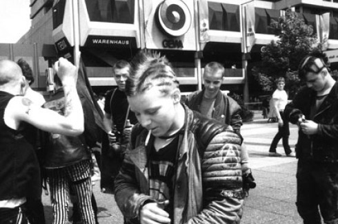 1984 - Punks am Zentralplatzbrunnen <br />