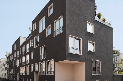 <span class="Bold">Auszeichnung: </span>Wohnbebauung auf dem ehemaligen Kinderheimgelände in Köln-Sülz; A.: office03 // waldmann &amp; jungblut, Köln; BH.: Baugruppe „Baufreunde“ WEG, vertreten durch Dr. Jan Scholzen<br />