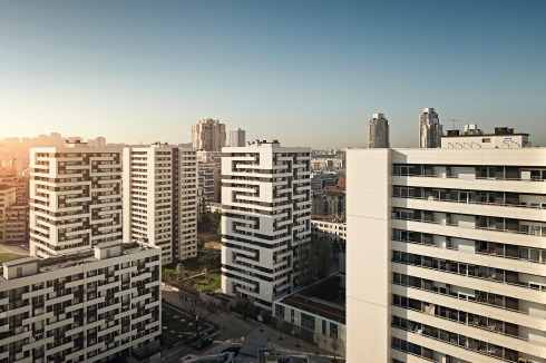Die sanierte Cité Michelet Curial, 2014. Die Türme im Hintergrund (r.) gehören zur Orgues de Flandre <br />