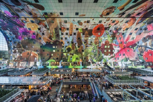 Die Innenverkleidung der Halle besteht aus 4500 Alu-Paneelen, je 1,52 x 1,52 m groß.<br />