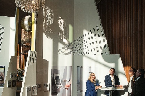 ... stellten sich unsere Partner vor: Jung, Schindler, ­Daikin, ­Messe München, Forbo, Grohe, Keimfarben<br />