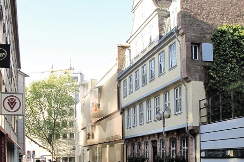 Der Goethehof soll auf Basis des städtebaulichen Entwurfs von Landes und Partner entstehen. Das Büro wird auch die Wohnungen und den Cantate-Saal planen. Die Museumsfassade überzeugte nicht.<br /><br />