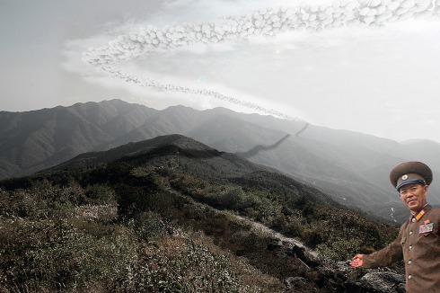 <strong>2. Preis</strong> „Morning Glory Cloud“ ist ein Wetterphänomen, das auf die Grenze zwischen Nord- und Südkorea projiziert wird<br />
