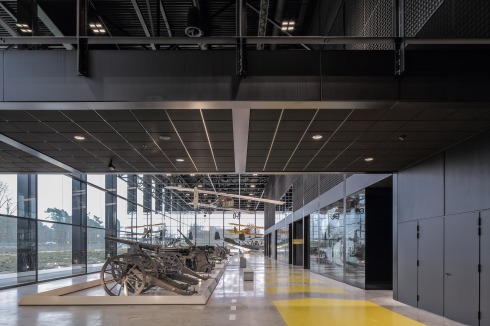 Ausstellung im Erdgeschoss unterhalb der Eingangsplattform<br />