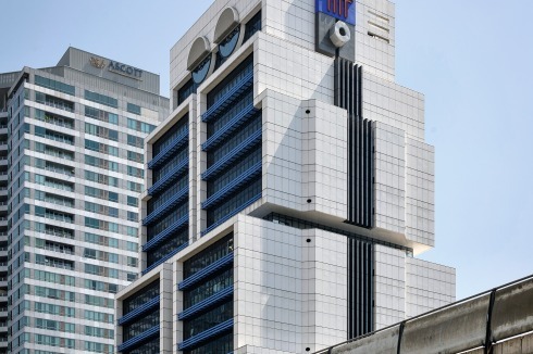 Durch die müden Augen des „Roboters“, einem 1986 fertiggestellten Bürogebäude von Sumet Jumsai, blicken die Vorstände der Bank of Asia auf Bangkok<br /><br />