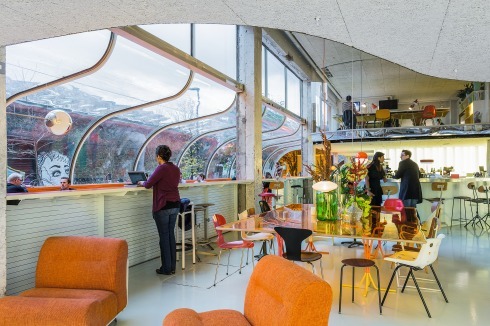 Der Eingangsbereich an der Hanbury Street stimmt auf das „Vintage“-Design ein, das Second Home prägt<br />