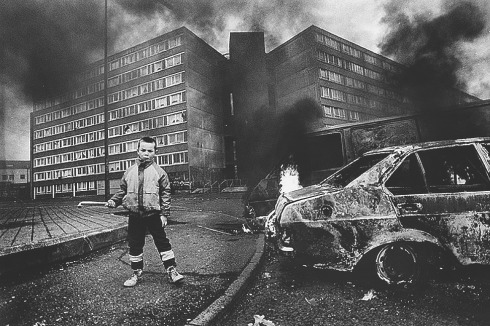„Divis Flats“ in West-Belfast als Ort politischer Konflikte <span class="OffWhite">Foto: Jez Coulson</span><br />