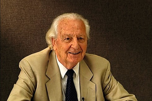 Gerd Albers im Jahr 2007<span class="OffWhite">. Filmstill aus einem Interview, das in Vorbereitung des 100-jährigen Jubiläums <br />des Lehrstuhls für Städtbau und Regionalplanung<br />der TU München entstand</span><br />