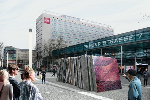 <span class="Bold"><strong>Preis</strong></span> Pfeiffer Sachse Architekten interpretieren die Form, in der das abgenommene Wandbild jahrelang unter freiem Himmel gelagert wurde, als neues, eigenständiges Kunstwerk. Um die Diskussion über den Umgang mit dem künstlerischen Erbe der DDR anzuregen, schlagen sie vor, den Stapel Betonplatten als Skulptur in die zentral gelegene Prager Straße zu stellen.<br /><br /><br />