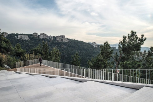 Blick vom Dach der Villa T in das Tal von Kornet Chehouane oberhalb von Beirut<br />