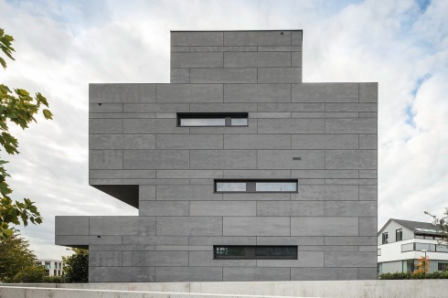 Das Material betont den skulpturalen Neubau am Höhenpark Killesberg in Stuttgart <br />