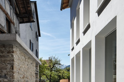 Die unauffällige Fassade des Anbaus<br />