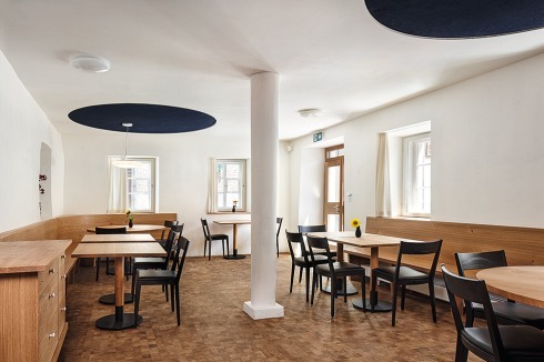 Die erneuerte Gaststube im Altbau.<br />