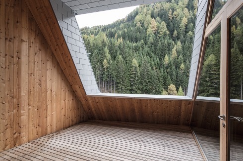 ... ebenso der Wellnessbereich mit Dachterrasse.<br />