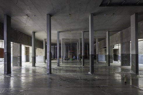 ... unter dem Tisch das Schaulager<br />