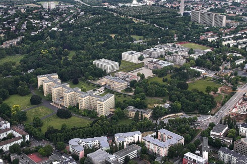Südlich des Baufeldes wurden bereits der Exzellenzcluster Normative Ordnungen und das Seminarhaus realisiert<br />