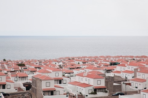 Bis zu welchem Grad Stadtplanung sinnvoll ist, fragt die Serie Instant Village I–III; Wohngegend in Porís, Teneriffa<br />