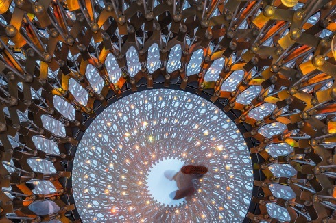 LED-Lichter bilden die Aktivität eines Bienenstocks nach.<br />