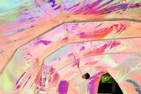 ... der 15. Londoner Serpentine-Pavillon schillert in den Farben von Eiscreme.<br />