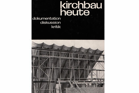 Titel des 1969 im Leipziger St.Benno-Verlag erschienen Buches „Kirchbau heute“, mit einem Baustellen­foto der St.Gabriel-Kirche in Wiederitzsch<br />
