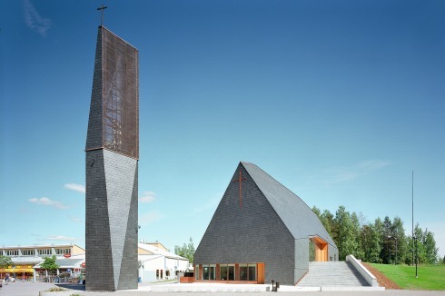 Die Kirche in Jyväskylä verhilft dem peripheren Ortsteil Kuokkala zu einem Zentrum.<br />