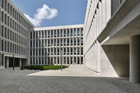 Der erste Hof. Beide werden diagonal durchquert.<br />