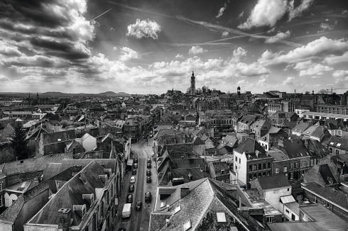 Blick auf die Stadt. In der Mitte steht der barocke Belfried, der zurzeit restauriert wird.<br />