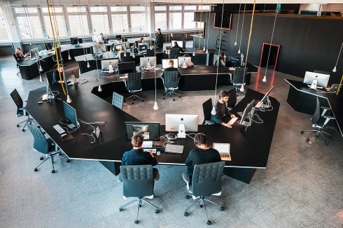 Die „Arbeitsschlange“ holt vom CEO bis zum Praktikanten alle an einen Tisch.<br />