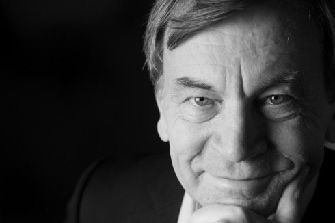 <span class="OffWhite">Manfred Hegger</span><br />