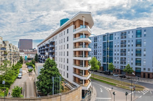 Das Aktiv-Stadthaus in der Frankfurter Speicherstraße nahe des Hauptbahnhofs ist das größte Plusenergiegebäude in Deutschland<br />