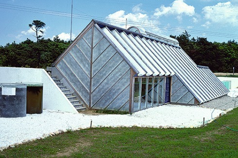 In den 70er Jahren war Manfred Hegger in den USA und besichtigte dort u.a. das New-Alchemy Institute in Hatchville ...<br />