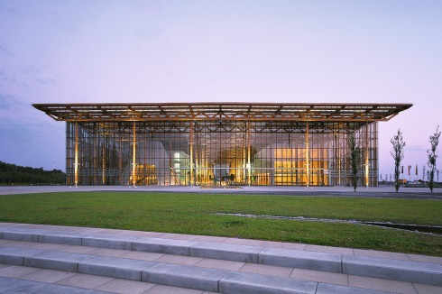 Die Fortbildungsakademie in Herne von Jourda &amp; Perraudin und HHS Planer + Architekten mit der Photovoltaik-Anlage auf dem Dach