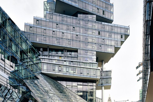 Norddeutsche Landesbank in Hannover (2002) von Behnisch, Behnisch &amp; Partner, Stuttgart<br />