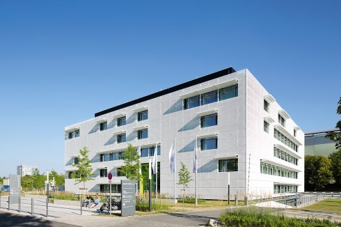 Die innere Organisation gliedert sich in Büros und Labore. Spätere räumliche Veränderungen sind problemlos möglich.<br />