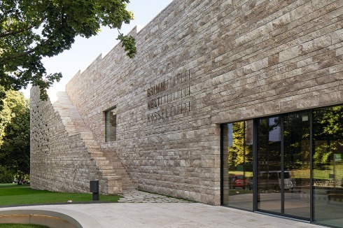 Haupteingang ins Museum in der Nordfassade<br />