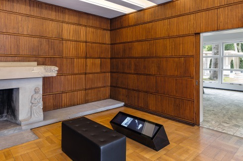 Im Siegfried-Wagner-Haus geht es um die Rezeption von Richard Wagners Werk, seine ideologische Vereinnahmung durch die Nachfahren und die Nazis. Die Originalsubstanz wurde nicht verändert, kommentiert wird über Medienstationen, nach Art von „Stolpersteinen“, wie der Museumsleiter es formuliert.<br />