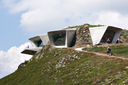In den Berg gebaut? Nein, auf den Berg gebaut.<br />