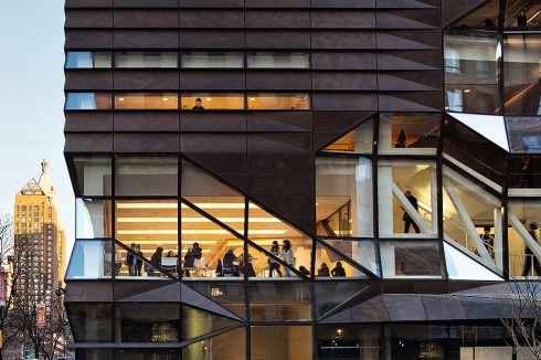 Die Architektur bringt viel Tageslicht ...<br />